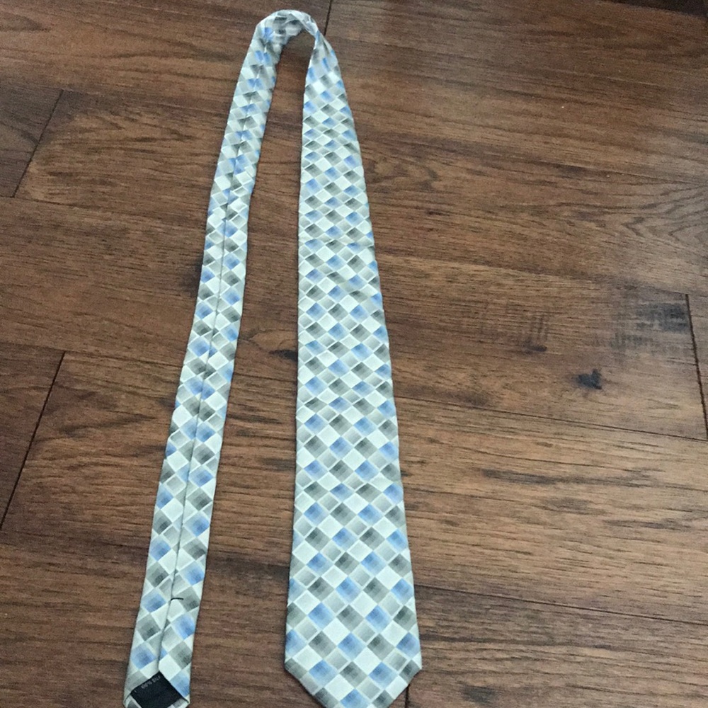 B1G1  Tie